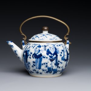 A Chinese blue and white 'Eight Immortals' teapot with bronze mounts for the Thai market, Yong Mao Yuan Ji 永茂源記 mark, 19th C. — 照片 2