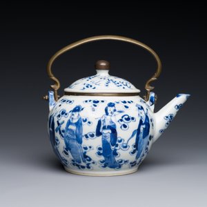 A Chinese blue and white 'Eight Immortals' teapot with bronze mounts for the Thai market, Yong Mao Yuan Ji 永茂源記 mark, 19th C. — 照片 3