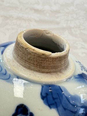 A Chinese blue and white 'Elegant Beauties' tea caddy and cover, artemisia leaf mark, Kangxi — photo 11