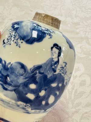A Chinese blue and white 'Elegant Beauties' tea caddy and cover, artemisia leaf mark, Kangxi — photo 13