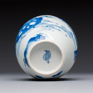 A Chinese blue and white 'Elegant Beauties' tea caddy and cover, artemisia leaf mark, Kangxi — photo 6