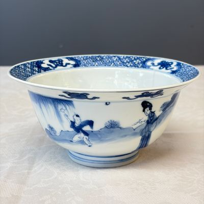 A Chinese blue and white 'Elegant Ladies and Playing Boy' 'Klapmuts' bowl — 照片 6