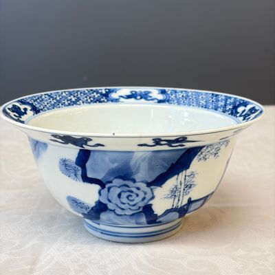 A Chinese blue and white 'Elegant Ladies and Playing Boy' 'Klapmuts' bowl — 照片 2