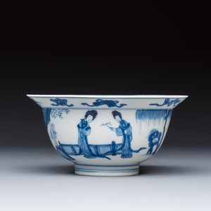 A Chinese blue and white 'Elegant Ladies and Playing Boy' 'Klapmuts' bowl — 照片 2