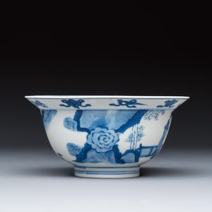 A Chinese blue and white 'Elegant Ladies and Playing Boy' 'Klapmuts' bowl — 照片 4