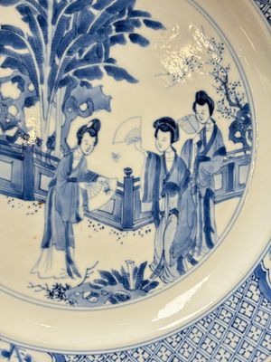 A Chinese blue and white 'elegant ladies' dish, Kangxi mark and of the period — photo 2