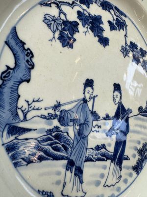 A Chinese blue and white 'Elegant Ladies in a Garden' dish, Qianlong — 照片 6