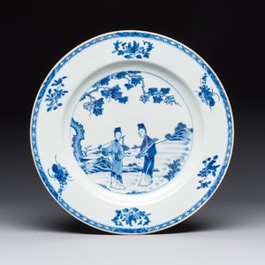 A Chinese blue and white 'Elegant Ladies in a Garden' dish, Qianlong — 照片 1