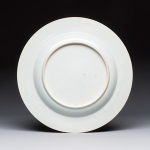 A Chinese blue and white 'Elegant Ladies in a Garden' dish, Qianlong — 照片 2