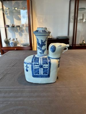 A Chinese blue and white 'elephant' kendi, Wanli — 照片 1