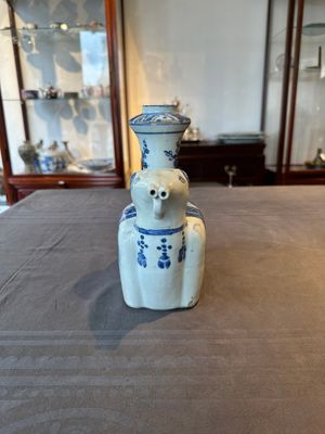 A Chinese blue and white 'elephant' kendi, Wanli — 照片 2