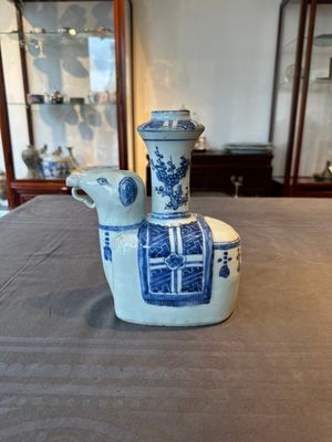 A Chinese blue and white 'elephant' kendi, Wanli — 照片 3