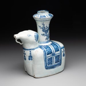 A Chinese blue and white 'elephant' kendi, Wanli — 照片 1