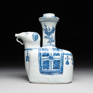 A Chinese blue and white 'elephant' kendi, Wanli — 照片 3