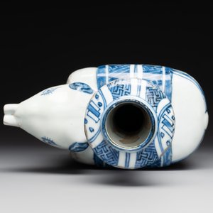 A Chinese blue and white 'elephant' kendi, Wanli — 照片 6