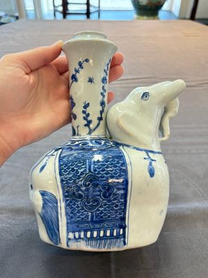 A Chinese blue and white 'elephant' kendi, Wanli — photo 1