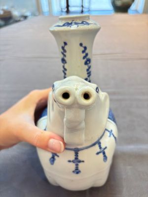 A Chinese blue and white 'elephant' kendi, Wanli — photo 11