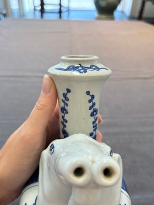A Chinese blue and white 'elephant' kendi, Wanli — photo 3