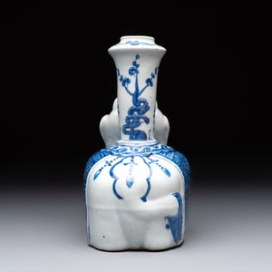 A Chinese blue and white 'elephant' kendi, Wanli — photo 2