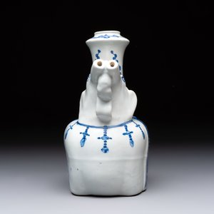 A Chinese blue and white 'elephant' kendi, Wanli — photo 4