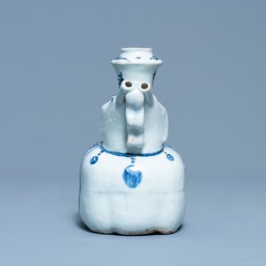 A Chinese blue and white 'elephant' kendi, Wanli — photo 2