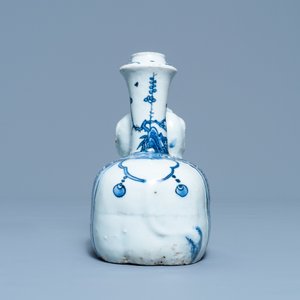 A Chinese blue and white 'elephant' kendi, Wanli — photo 4