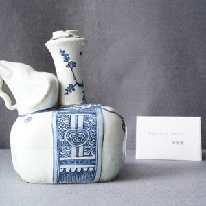 A Chinese blue and white 'elephant' kendi, Wanli — photo 9