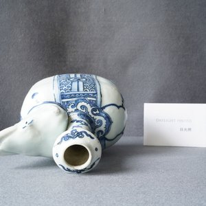 A Chinese blue and white 'elephant' kendi, Wanli — photo 10