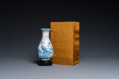 A Chinese blue and white-enamelled 'pheasants' vase, 19/20th C.