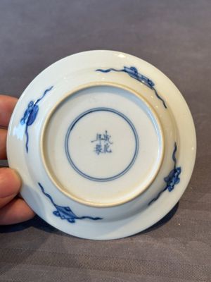 A Chinese blue and white 'erotic' cup and saucer, Kangxi — 照片 14