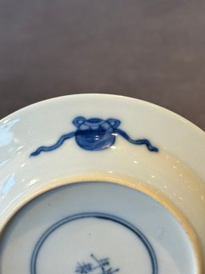 A Chinese blue and white 'erotic' cup and saucer, Kangxi — 照片 15