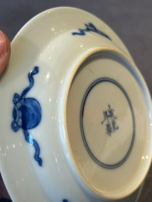 A Chinese blue and white 'erotic' cup and saucer, Kangxi — 照片 16