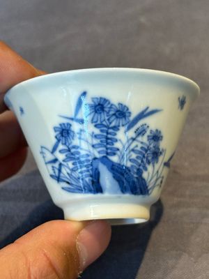 A Chinese blue and white 'erotic' cup and saucer, Kangxi — 照片 2