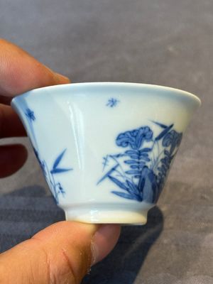 A Chinese blue and white 'erotic' cup and saucer, Kangxi — 照片 4