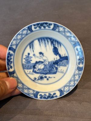 A Chinese blue and white 'erotic' cup and saucer, Kangxi — 照片 9