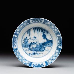A Chinese blue and white 'erotic' cup and saucer, Kangxi — 照片 2