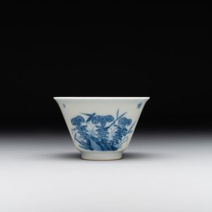 A Chinese blue and white 'erotic' cup and saucer, Kangxi — 照片 5