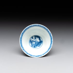 A Chinese blue and white 'erotic' cup and saucer, Kangxi — 照片 6