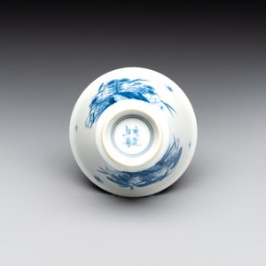 A Chinese blue and white 'erotic' cup and saucer, Kangxi — 照片 7