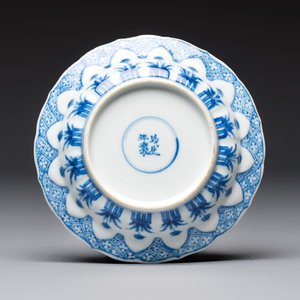 A Chinese blue and white 'Erotic Subject' saucer, Chenghua mark, Kangxi — photo 2