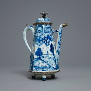A Chinese blue and white 'Europa and the bull' silver-mounted coffee pot, Kangxi — 照片 1