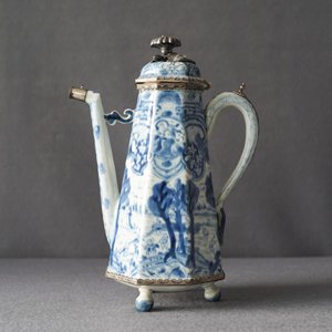 A Chinese blue and white 'Europa and the bull' silver-mounted coffee pot, Kangxi — 照片 11