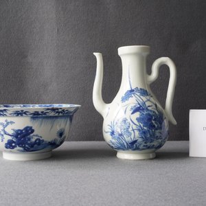 A Chinese blue and white ewer and a 'tiger' bowl, Kangxi mark and of the period — photo 20