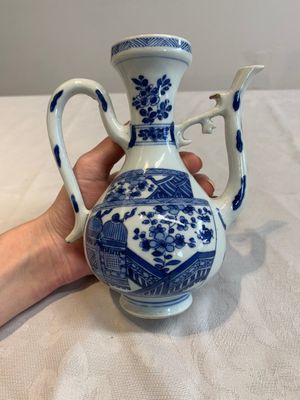 A Chinese blue and white ewer and cover, Kangxi — foto 8