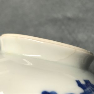 A Chinese blue and white ewer and cover with 'antiquities' design, Kangxi — photo 17