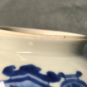 A Chinese blue and white ewer and cover with 'antiquities' design, Kangxi — photo 18