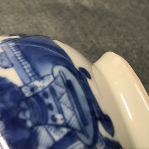 A Chinese blue and white ewer and cover with 'antiquities' design, Kangxi — photo 20
