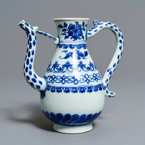 A Chinese blue and white ewer, Transitional period — photo 1