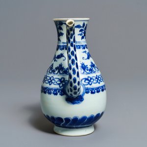 A Chinese blue and white ewer, Transitional period — photo 5