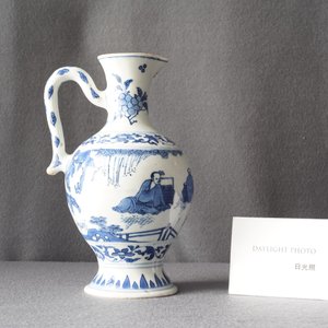 A Chinese blue and white ewer with a scholar being served tea by his servant, Transitional period — 照片 8